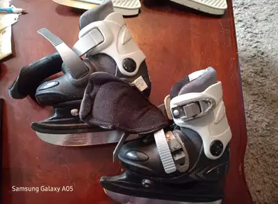 Junior hockey skates size 6J-9J fits shoe size 2-3, View more