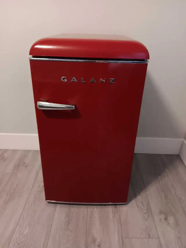 Mini Fridge in Refrigerators in Charlottetown - Image 2