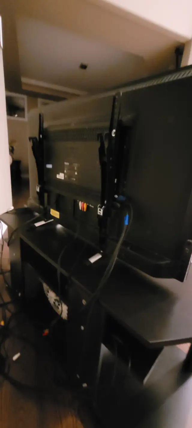 40" Haier Color TV with HDMI ports and remote control in TVs in Ottawa - Image 4