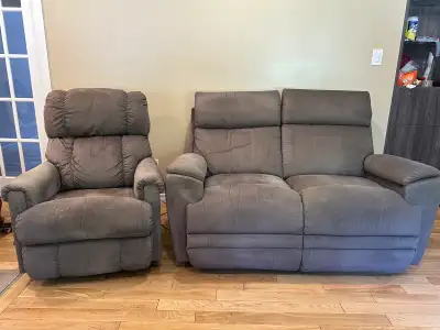 La-Z-Boy Pinnacle Power Reclining Loveseat Set (CAN DELIVER), View more