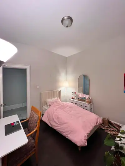 Private Room in 3 bed 1 bath Townhouse