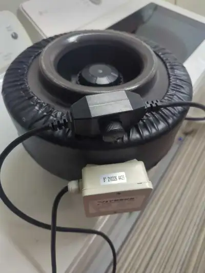 See Photo for motor specs. Adjustable speed, powerful inline duct fan. 2 extra large carbon filters....