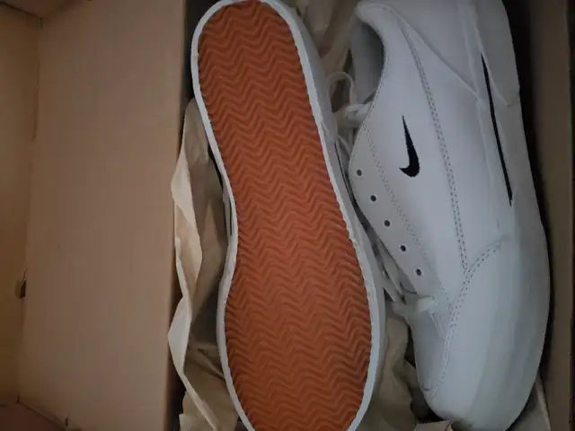 Nike, Air Tuned Uptempo, white, men  size 9 in Men's Shoes in City of Toronto - Image 3