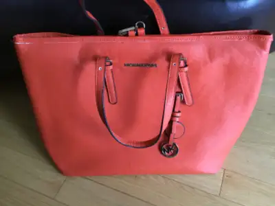 Bourse ,MICHEL KOORS,très belle qualité, View more