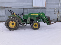 John Deere 5225 w/ 542 loader