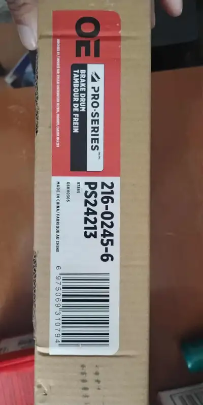 Pièces pour 1 seul frein 1 X TAMBOUR DE FREIN 40 $ - NEUF 1 X SEGMENT DE FREIN 10 $ - NEUF Raison de...