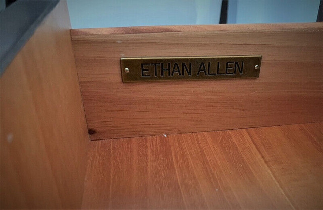 Ethan Allen Barrymore End Table dans Autres tables  à Ville de Montréal - Image 4
