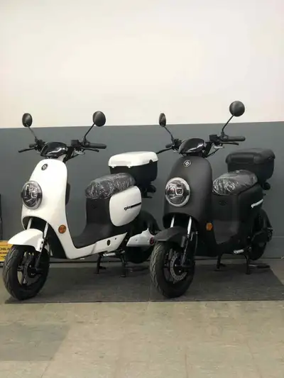 Scooter électrique GIO Italia Ultra 2025 - Homologué Canada!, View more
