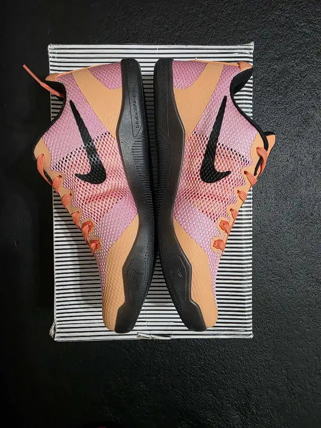 Kobe 11 size 8 in Men's Shoes in Mississauga / Peel Region - Image 5