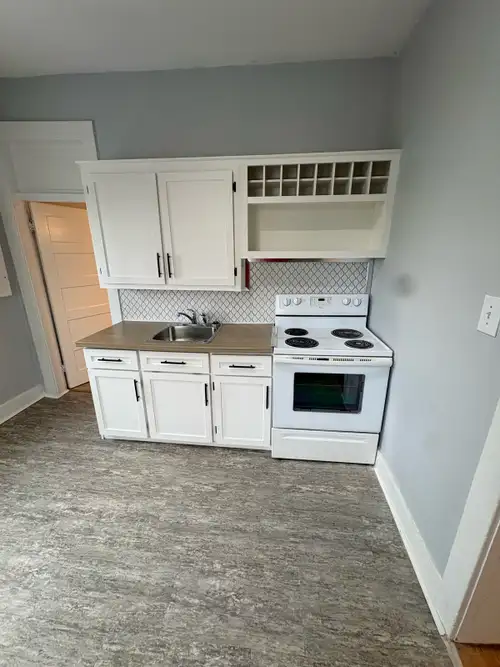 This spacious and newly renovated 1-bedroom apartment features modern finishes and an open-concept l...