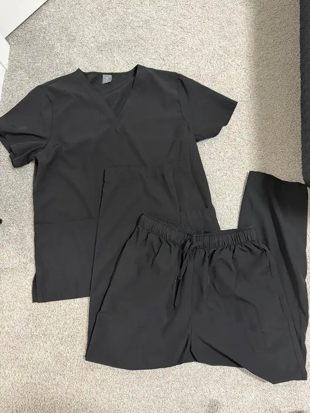 Scrub Set / Scrubs in Women's - Other in Calgary - Image 2
