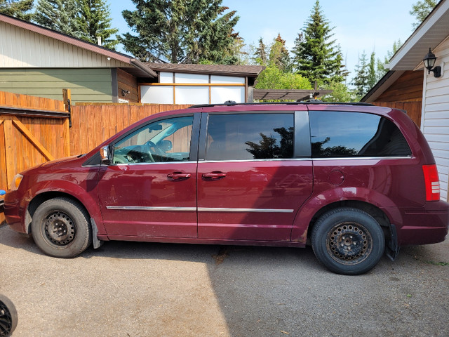 2009 Town and Country Minivan $8500.00 in Cars & Trucks in Calgary