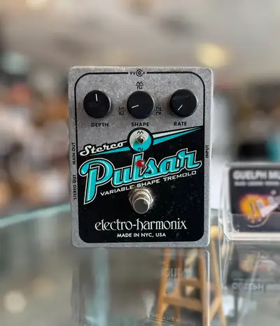 Electro-Harmonix Stereo Pulsar Tremolo Pedal, View more