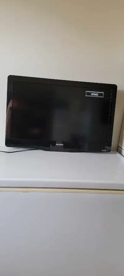 Have a 36 inch Phillips tv. This was wall hung, it does not come with the legs And No remote. I used...