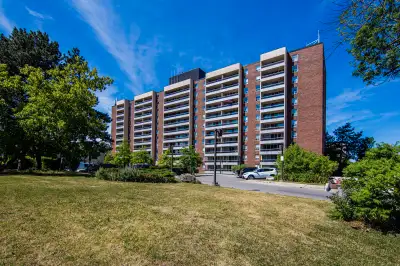 2 Beds | 2 Baths | 1 Locker | 1 Parking Spot at York University