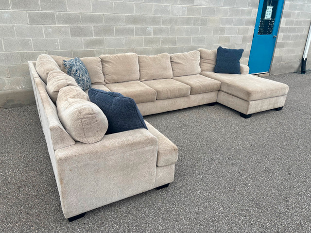 FREE DELIVERY✅• CREAM U SHAPE SECTIONAL COUCH / SOFA w/ CHAISE in Couches & Futons in City of Toronto - Image 3