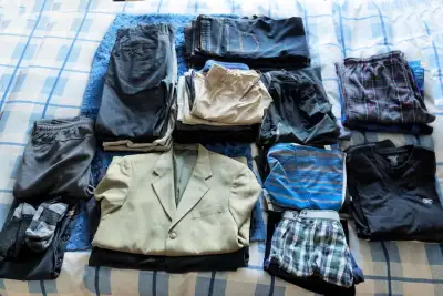 Lot de vêtements pour hommes – Taille M et 34, View more