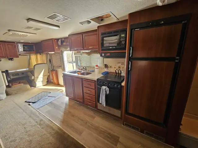 2004 motor home in RVs & Motorhomes in Grande Prairie - Image 5