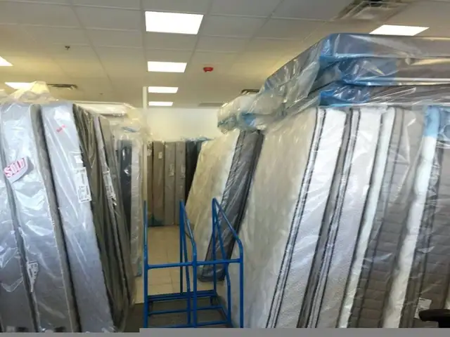 ️⃤MEGA SALE QUEEN DOUBLE AND SINGLE SIZE USED MATTRESSES in Beds & Mattresses in Delta/Surrey/Langley - Image 6