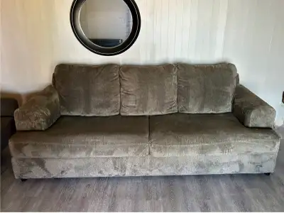 8’ long 40” deep 3’ high Excellent condition Non-smoking home No rips or tears Sage green ish with g...