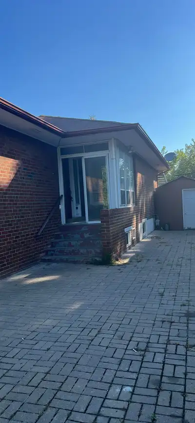 Pharmacy and Ellesmere (private room main floor) walking distance parkway mall and TTC SHARED kitche...