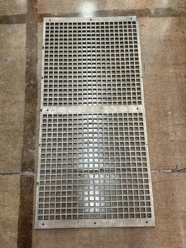 DOG RUN FLOORING GRATE in Other in Oakville / Halton Region