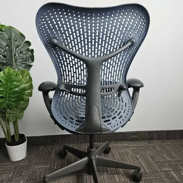 Herman Miller mirra fully loaded  free delivery  in Chairs & Recliners in City of Toronto - Image 6
