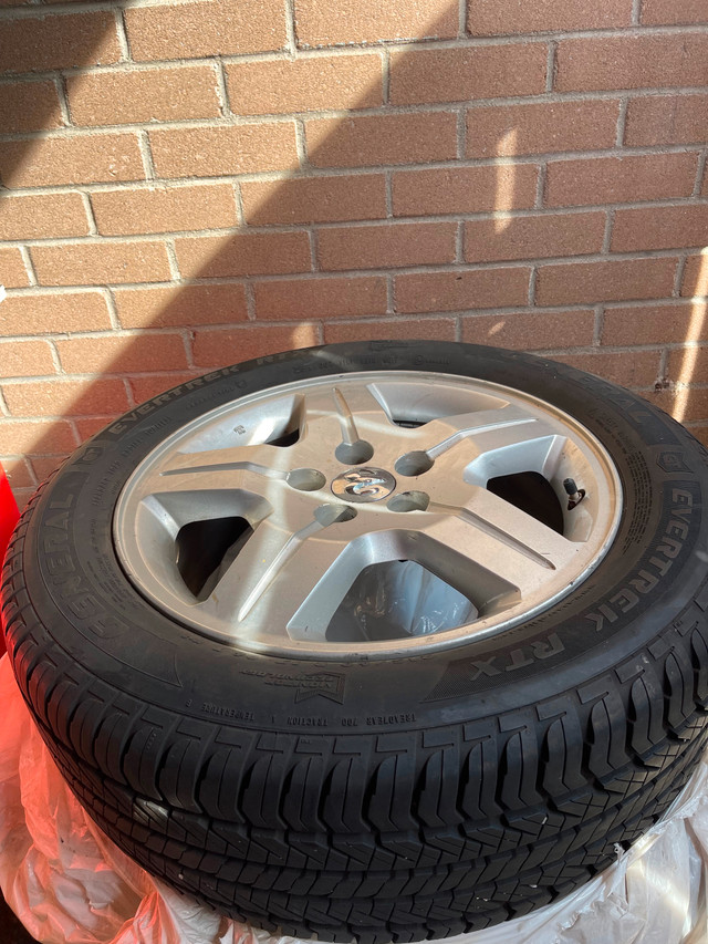 4 pneus d’étè à vendre 17 pouce avec mags original dodge dans Pneus et jantes  à Ville de Montréal - Image 4