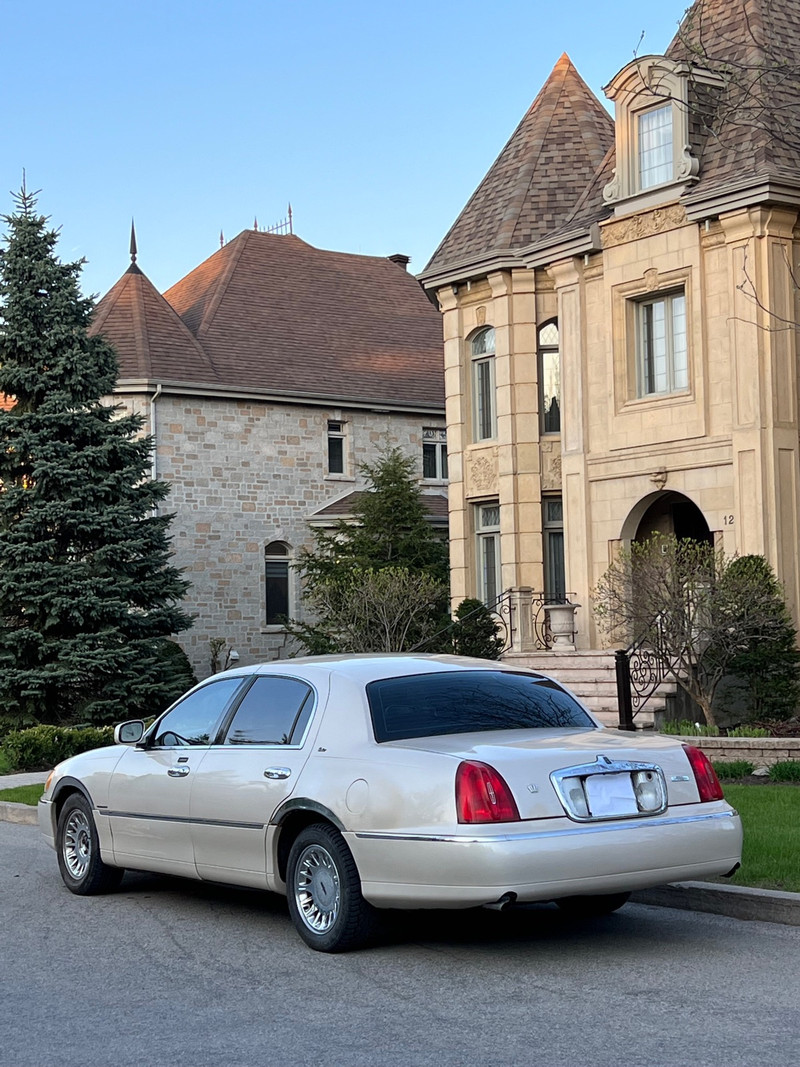 La voiture de luxe la plus affordable sur le marché Autos et camions