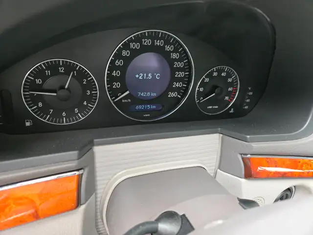 2004 Mercedes-Benz E320 69,000km586467770893619202