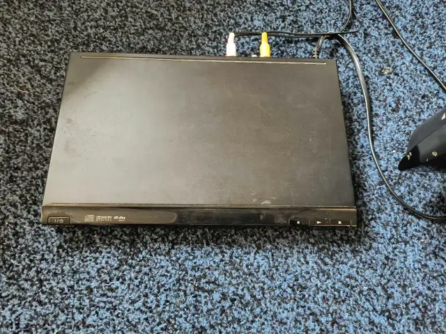 Toshiba 32inch smart TV  and DVD player in TVs in Ottawa - Image 5