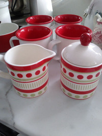 Red and white cups / cream / sugar