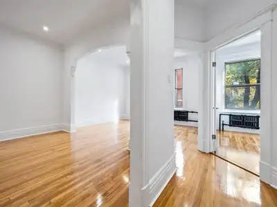 Enjoy this completely renovated 5 ½ apartment, ideally situated on the prestigious Bernard Street in...