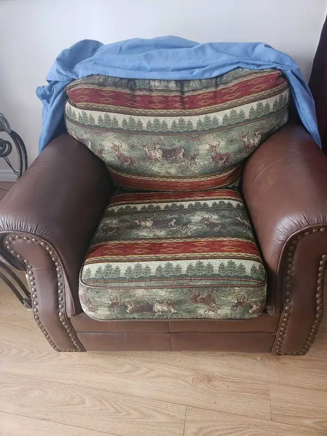 divant chaise in Couches & Futons in Trois-Rivières - Image 2