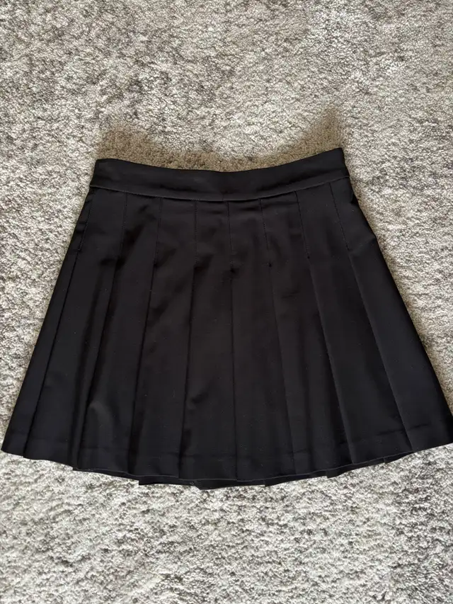Arizia mini skirt black in Women's - Bottoms in City of Toronto - Image 2