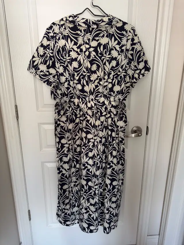 Old Navy Floral Midi Dress – Size XL in Women's - Dresses & Skirts in Kitchener / Waterloo - Image 5