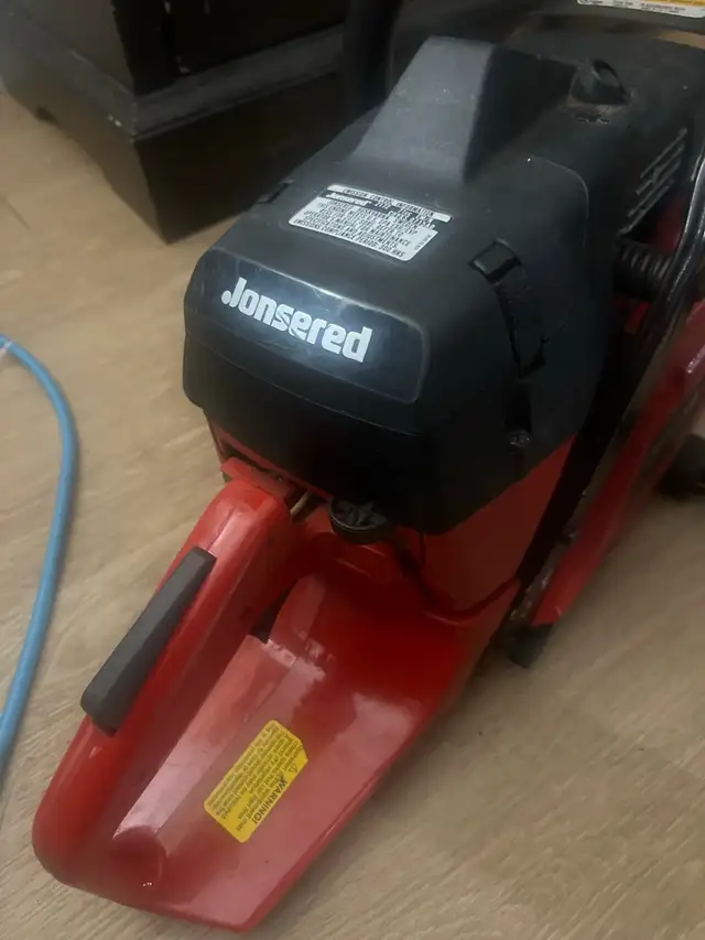 Jonsered Chainsaw in Power Tools in Edmonton - Image 5