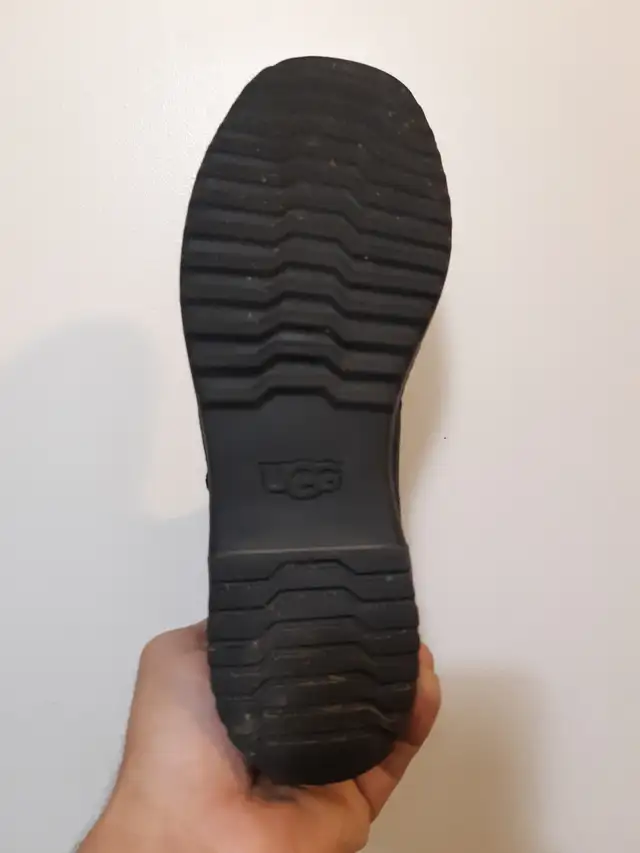 Bottes d'hiver Uggs pour femmes in Women's - Shoes in City of Montréal - Image 6