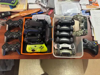 ****FIRM PRICE – No offers please**** Selling genuine OEM Factory controllers Playstation 3: Classic...
