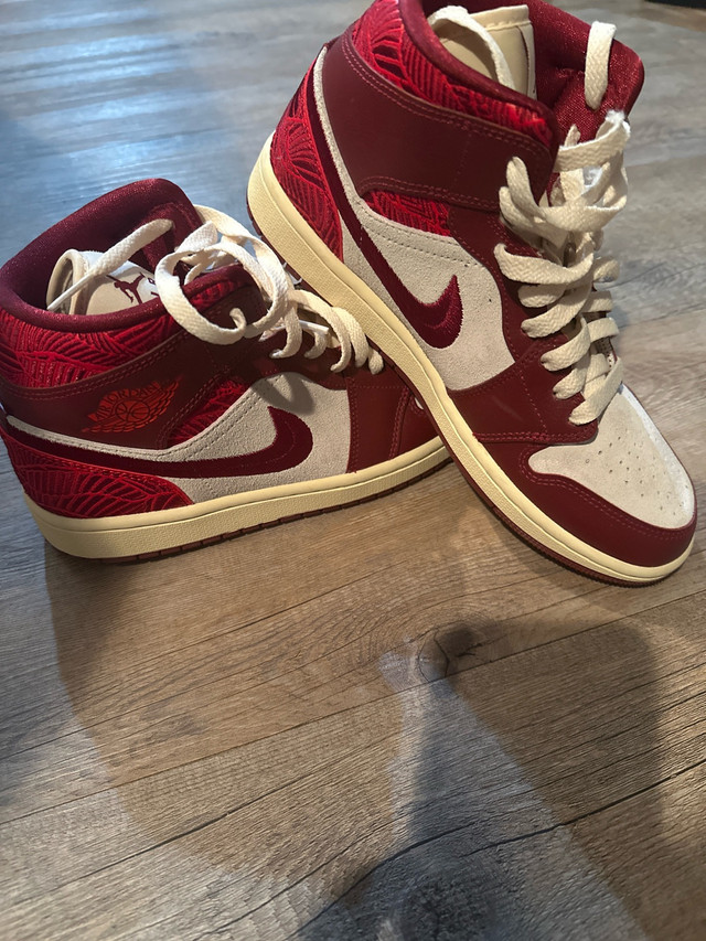 Like New- Wmns Nike Air Jordans in Men's Shoes in Lethbridge