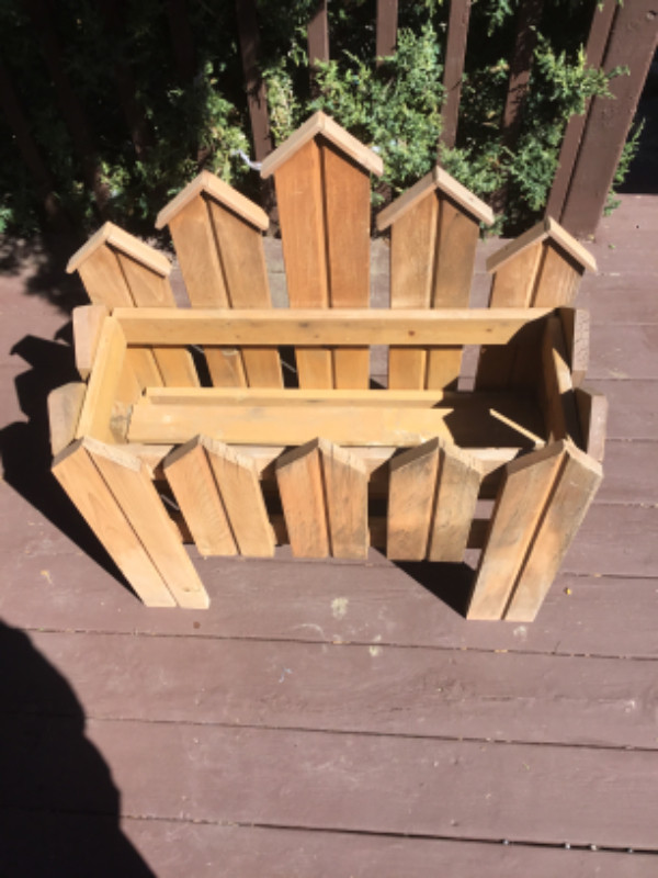 Unique Wooden Planter in Outdoor Décor in Kawartha Lakes - Image 2