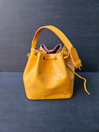 Vintage Louis Vuitton petit Noe bucket bag $400