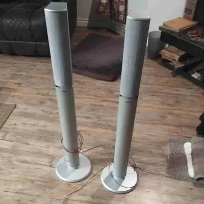 2 speakers, 3.5 feet tall