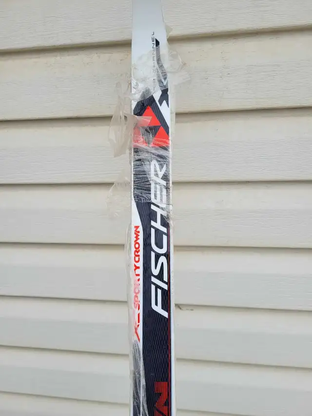 New Fischer XC Sporty Crown cross country ski 197cm in Ski in Calgary - Image 9