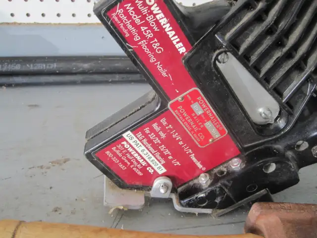 Hardwood floor nailer in Power Tools in Kawartha Lakes - Image 3