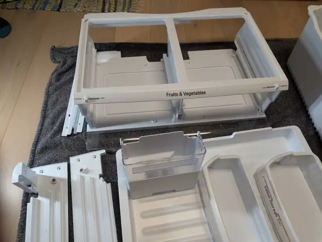 lg refrigerator parts in Refrigerators in Kitchener / Waterloo - Image 3
