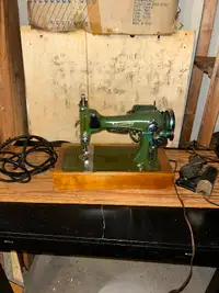 Moulins à coudre antique. Vintage sewing machines