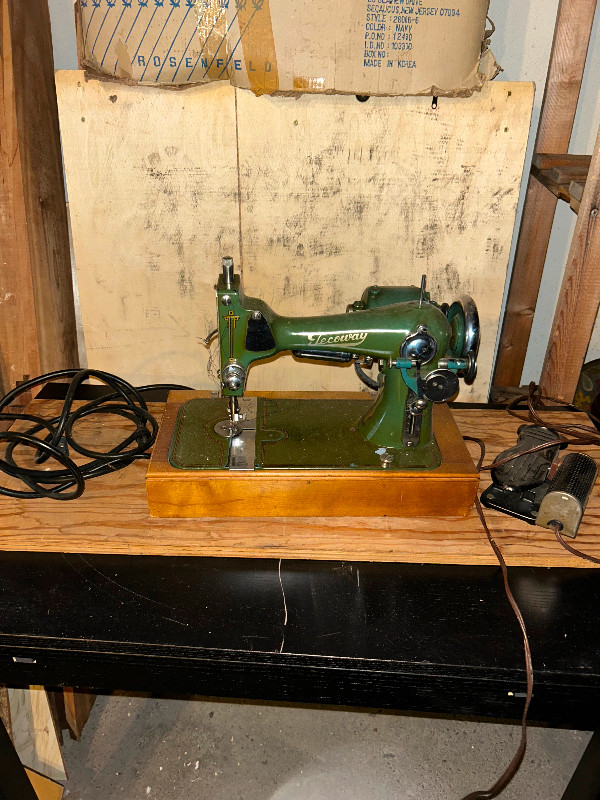 Moulins à coudre antique. Vintage sewing machines dans Loisirs et artisanat  à Laval/Rive Nord