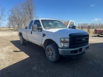 2008 F350 with a 6.8 V10 337000km. Vehicle runs and drives, but it has too much rust to be safetied....