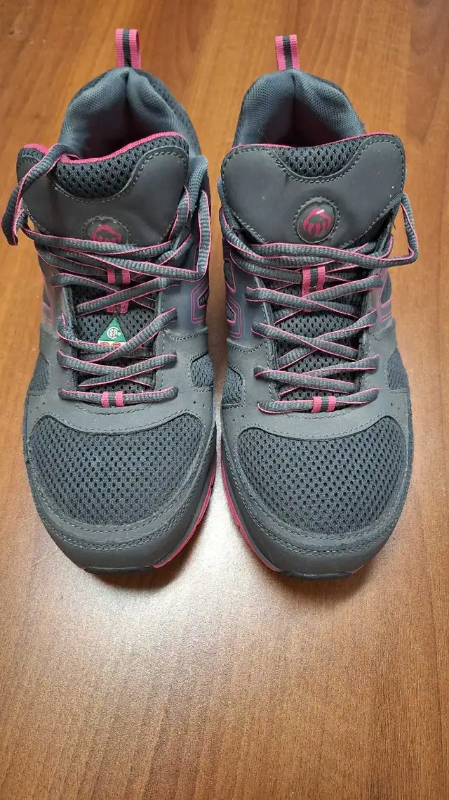 Wolverine women's athletic safety shoes size 10M